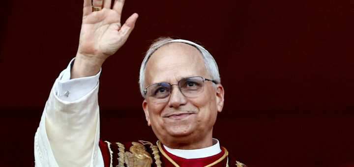 er papa ammericano che saluta